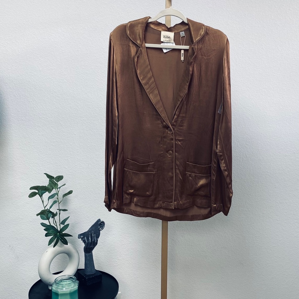 Elie Tahari women’s luxurious blazer